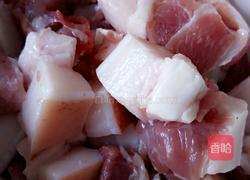 红烧肉烧苹果的做法图解1