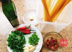 凤尾鱼意大利面的做法图解1