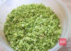 西兰花披萨的做法图解1