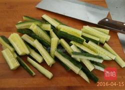 酸辣甜黄瓜条的做法图解1