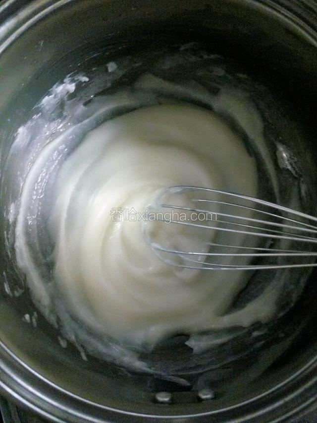 小火加热，慢慢搅拌至面糊变稠出现纹路时离火，汤种料就做好了。