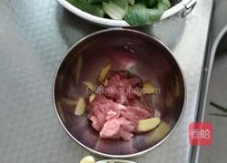 蚕豆肉片汤的做法图解1