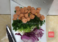 小白做火腿肠炒通心粉的做法图解2