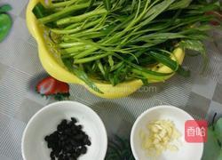 豆鼓蒜通心菜蓉的做法图解1