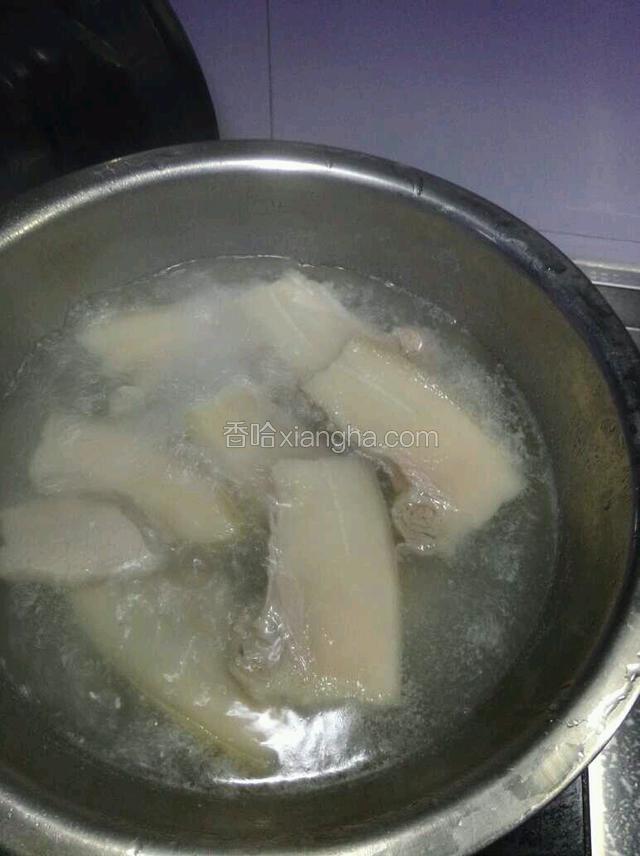 五花肉焯水