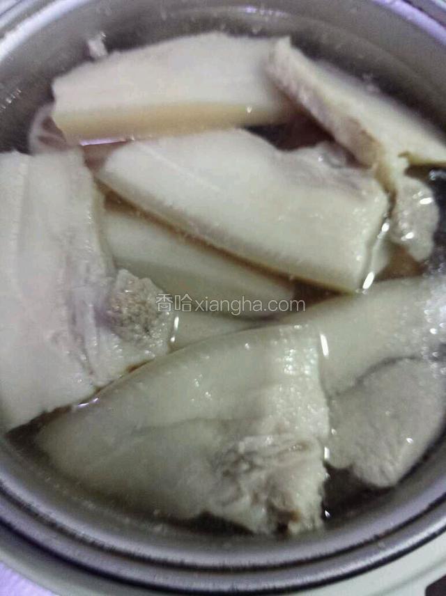 放入清水没过菜为宜