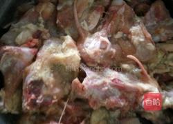 炸QQ鸡架的做法图解1