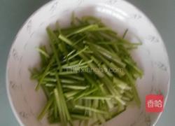 芫爆鸡丝的做法图解1