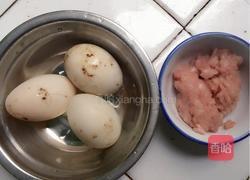 鸭蛋蒸瘦肉的做法图解1