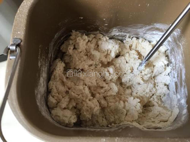 搅拌至无干粉状态，放入冰箱冷藏静置半小时。