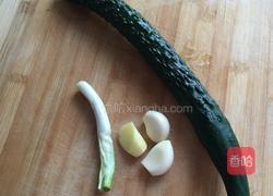 鲜蘑炒黄瓜的做法图解2