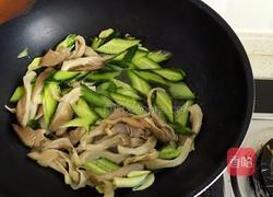 鲜蘑炒黄瓜的做法图解5