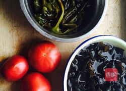 番茄海带蔬菜汤的做法图解1