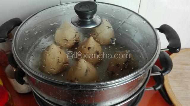 盖上锅盖大火蒸三十分钟