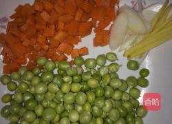 豌豆鸡丁的做法图解2