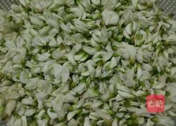 槐花蒸菜的做法图解2