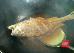 黄花鱼炖豆腐的做法图解2