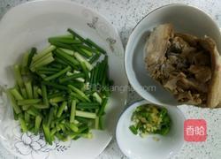 蒜苔炒肘花肉的做法图解3