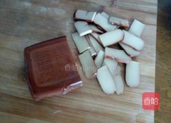 腊肠蒸鸡蛋干的做法图解1