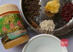 莲子银耳粥的做法图解1