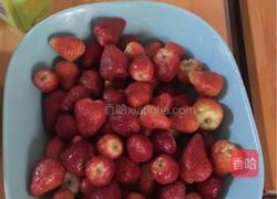 草莓果酱的做法图解1