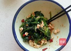 凉拌核桃仁菠菜的做法图解3
