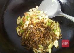 雪菜腊肉炒野笋的做法图解4