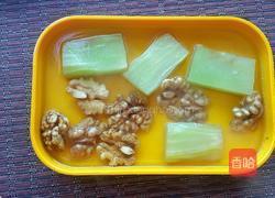 莴笋核桃仁的做法图解6