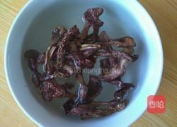 野生蘑菇炸酱面的做法图解1