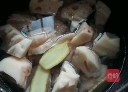 莲藕筒骨汤的做法图解3