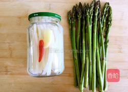 果仁拌芦笋的做法图解1