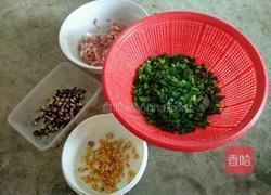 韭菜香菇虾米猪肉饺的做法图解2