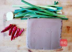 羊血炒蒜苗的做法图解1