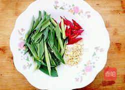 羊血炒蒜苗的做法图解3