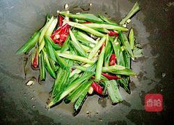 羊血炒蒜苗的做法图解6