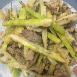 小春笋炒肉加咸菜的做法[图]