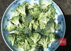 虾仁炒西兰花的做法图解2