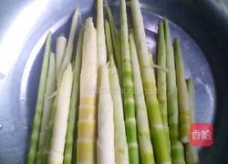 竹笋炒酸菜的做法图解2