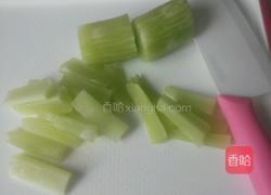 凉拌莴笋的做法图解1