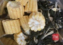 猪骨菜干汤的做法图解1