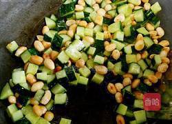 黄瓜花生炒肉丁的做法图解4