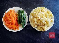 胡萝卜豆腐皮的做法图解1