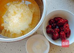 冰糖银耳红枣羹的做法图解1