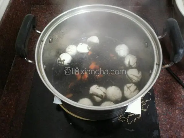 加入紫菜之后，搅拌均匀，即可出锅