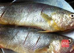 红酒烧煎大黄鱼的做法图解2