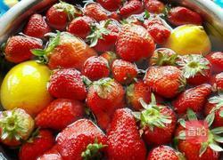 草莓柠檬茶的做法图解1