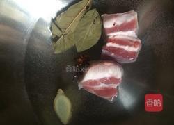 青椒胡萝卜烧肉的做法图解1