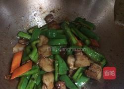 青椒胡萝卜烧肉的做法图解5