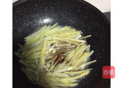 土豆丝炒韭菜的做法图解5