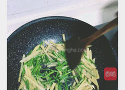 土豆丝炒韭菜的做法图解7